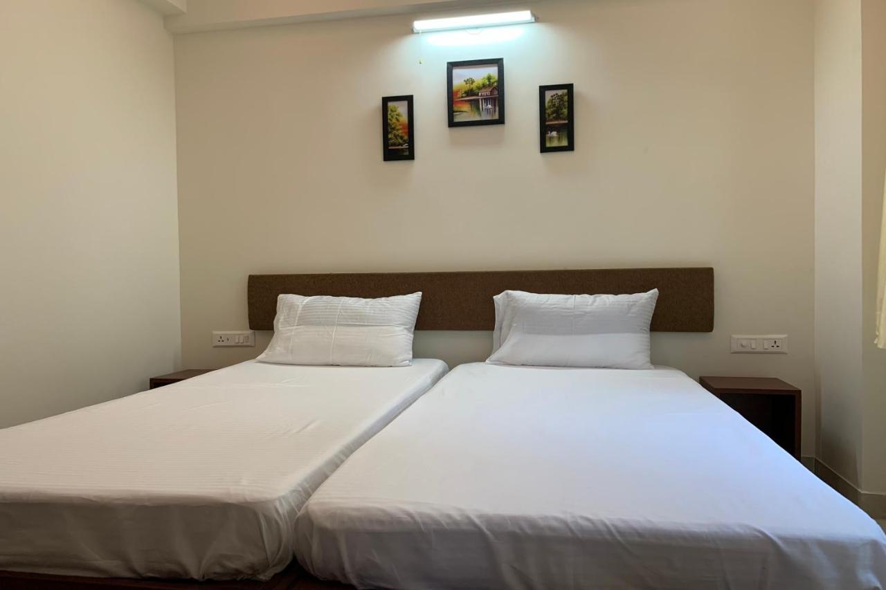 Vennela Hotel Apartments Бангалор Экстерьер фото