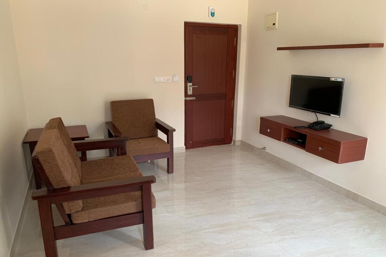 Vennela Hotel Apartments Бангалор Экстерьер фото